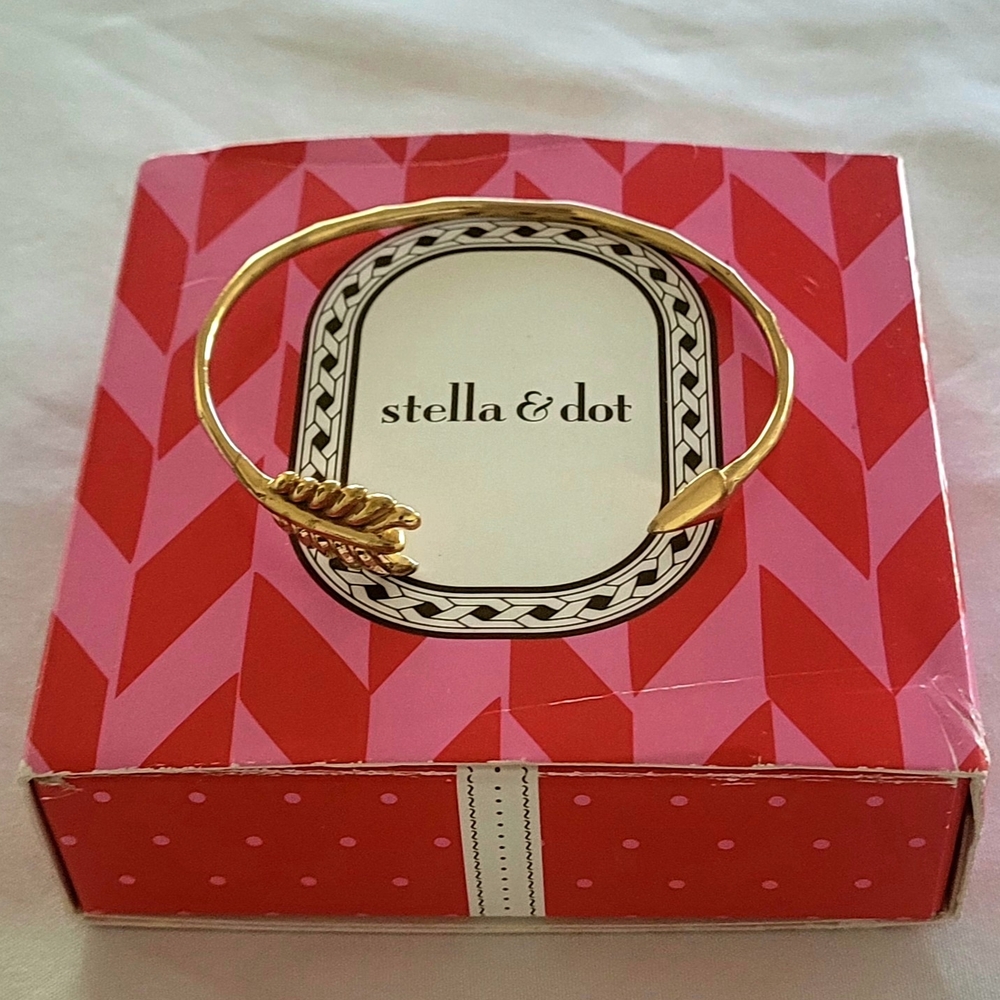 Stella & Dot Gold Leaf Bangle
